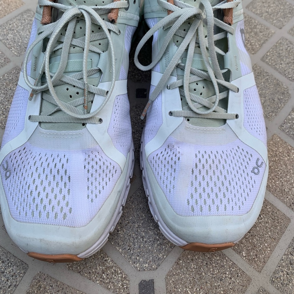 On Cloud Size 8.